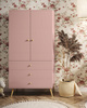 Szafa BOHO uchylna, drewniane nogi RÓŻ trzy szuflady + drążek